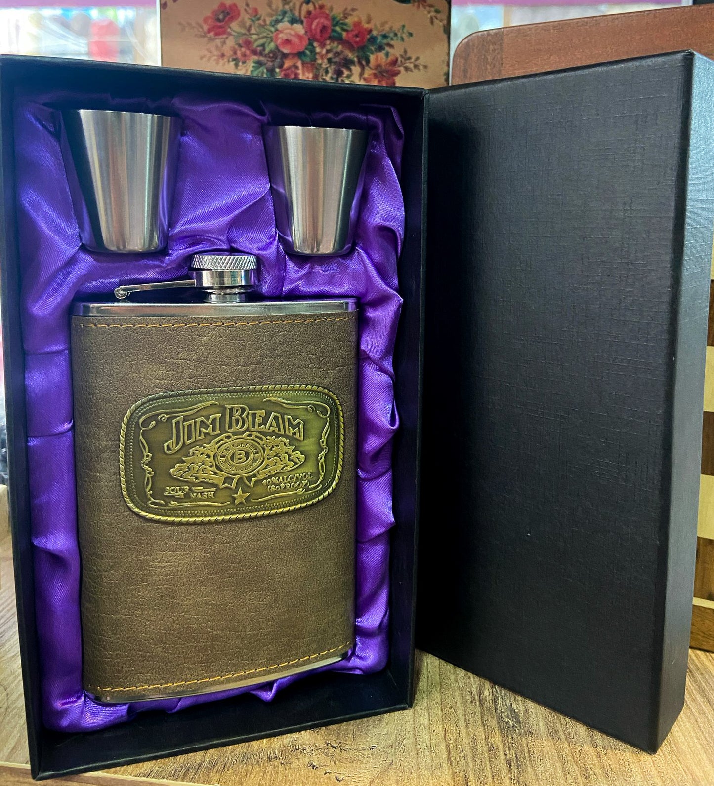 Jim Beam Özel Suni Deri Kaplama Matara ve Shot Bardağı Seti